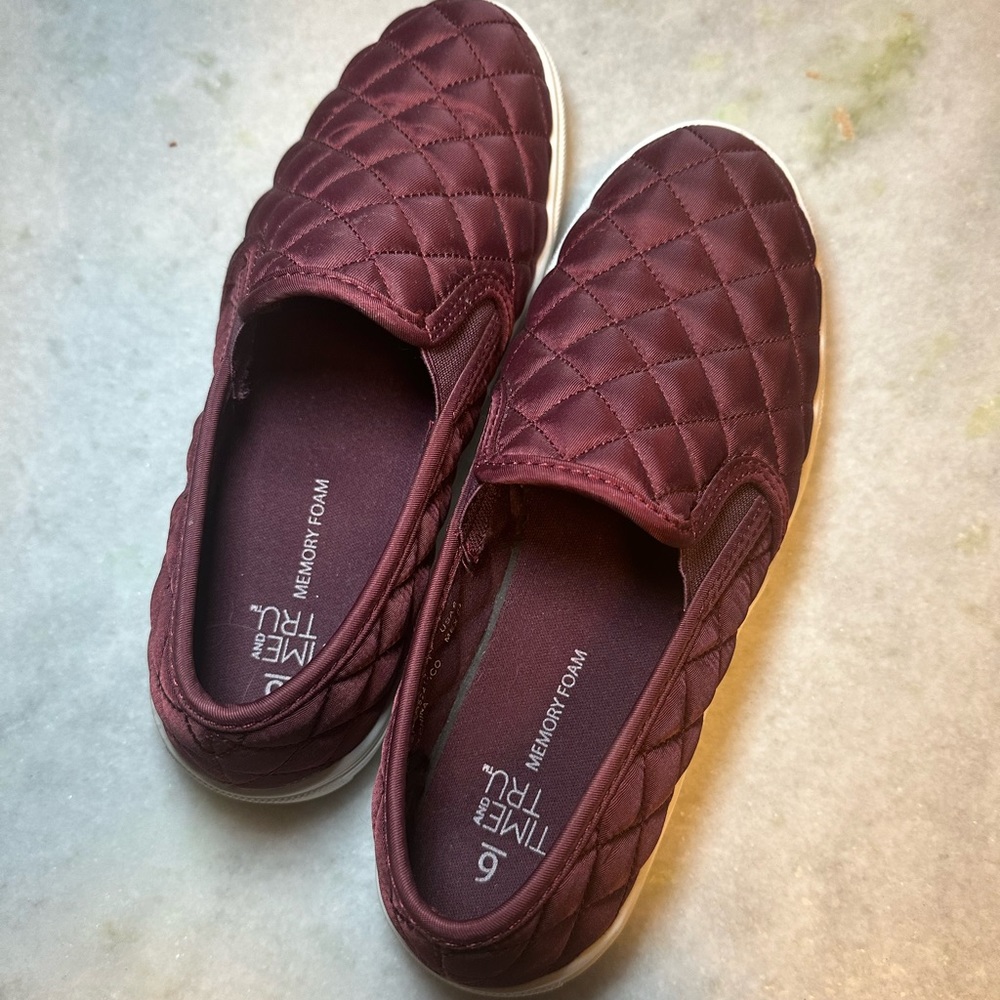 Size 6 woman’s shoes